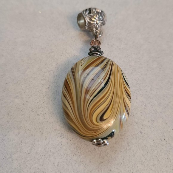Oval Shaped Beige Pendant with Swirl Detailing - Picture 3 of 8